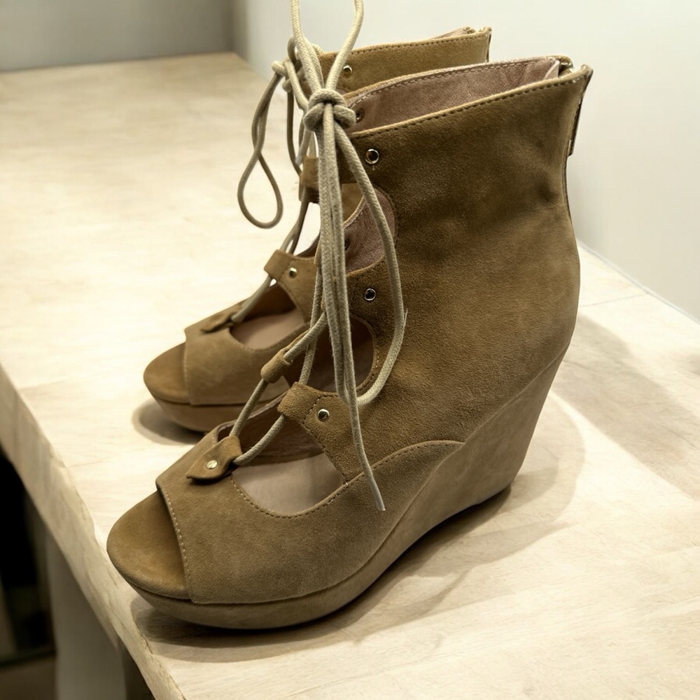 J/SLIDES Tan Caged Lace‎ Up Platform Wedges Size 6 Suede Microfiber. Summer